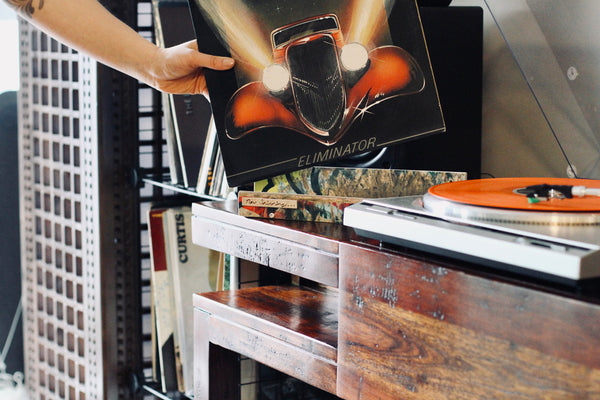 Skateboard vinyl record stand